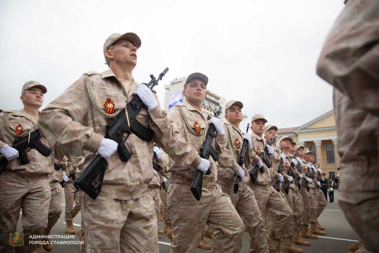 В параде Победы в Ставрополе маршем прошли участники СВО